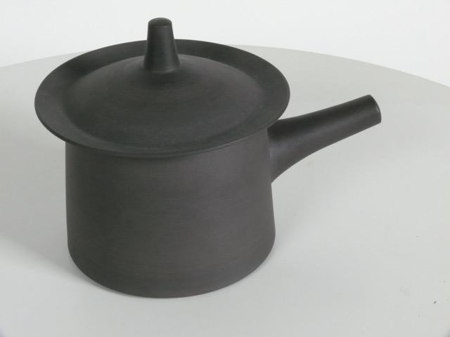 https://cityissue.com/media/pages/shop/objects-and-rugs/dansk-flamestone-sauce-pot/1de0e89fe0-1623011908/l1240772.jpg